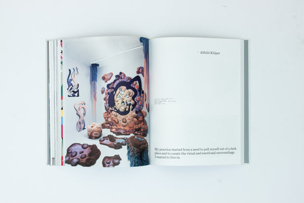 Textile Practices. Forty Female Artists and Designers from Europe. - Stephanie Kahnau ed.