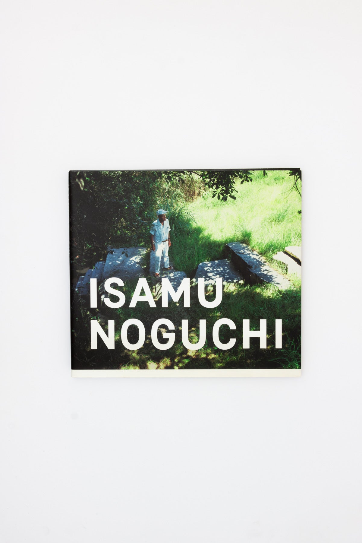 The Isamu Noguchi Garden Museum. - Isamu Noguchi, Kishin Shinoyama & Issey Miyake